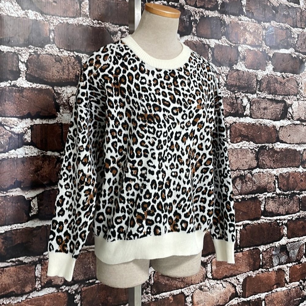 T Tahari Sweater Pullover Cheetah Print Crew Neck Brown Cream Size Small S - Picture 7 of 14